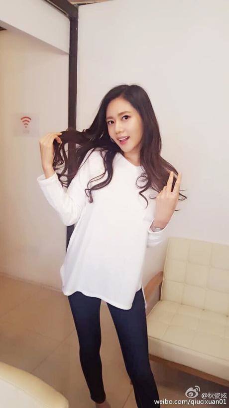 39岁秋瓷炫真会穿！170身高穿出2米的感觉，网友：长腿女神！