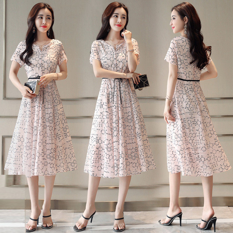 外出旅游，一定要备一件“勾魂裙”，显身材又性感，让人神魂颠倒