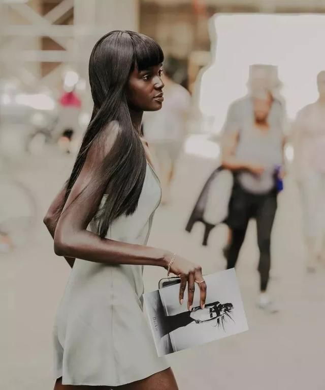 维秘面试小姐姐腿长180cm、E罩杯,这真的是人类的存在?