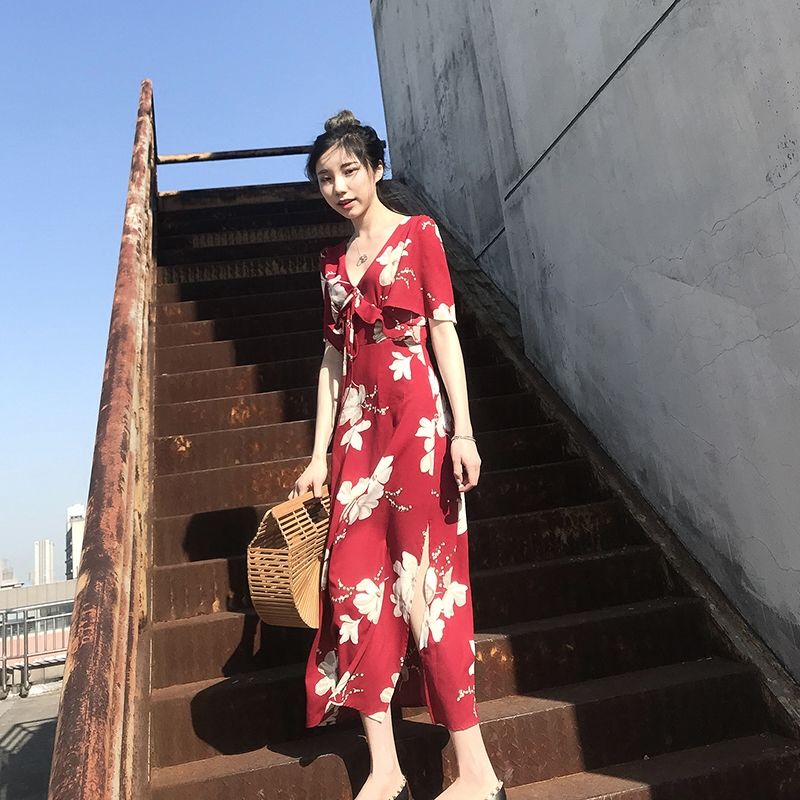 现在的女人胆真大，海边这样穿，真好看，海美人更美