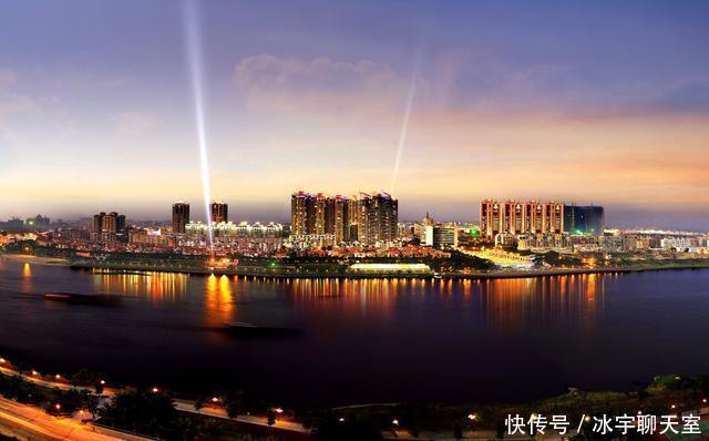 东莞面积最小的镇, 拥有地铁站和火车站, 是广东四大名镇之一