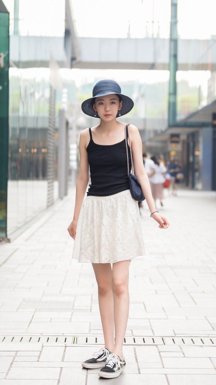 北京街拍，气质真的很重要，这么搭让你魅力十足!