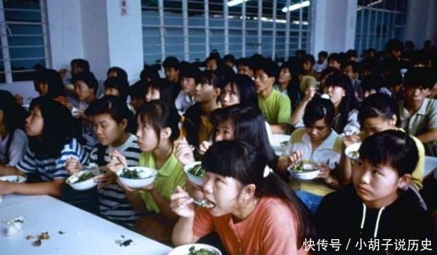 老照片1992年深圳南下的外来打工妹，看到了当年自己的样子