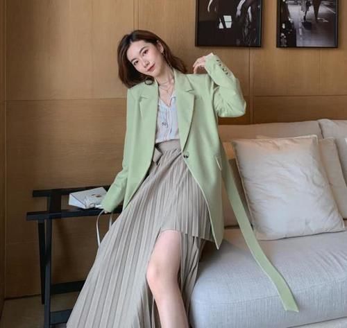  『女人味』春季最美大换装，10套时尚的搭配方法，温柔又有女人味