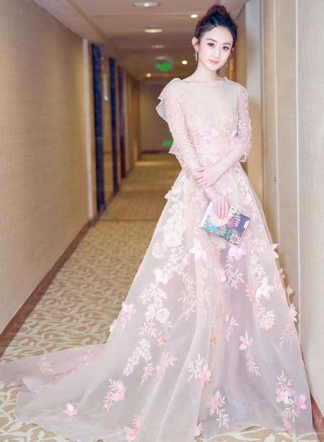 细数赵丽颖近年来出席活动的礼服，网友：果然是仙女下凡！