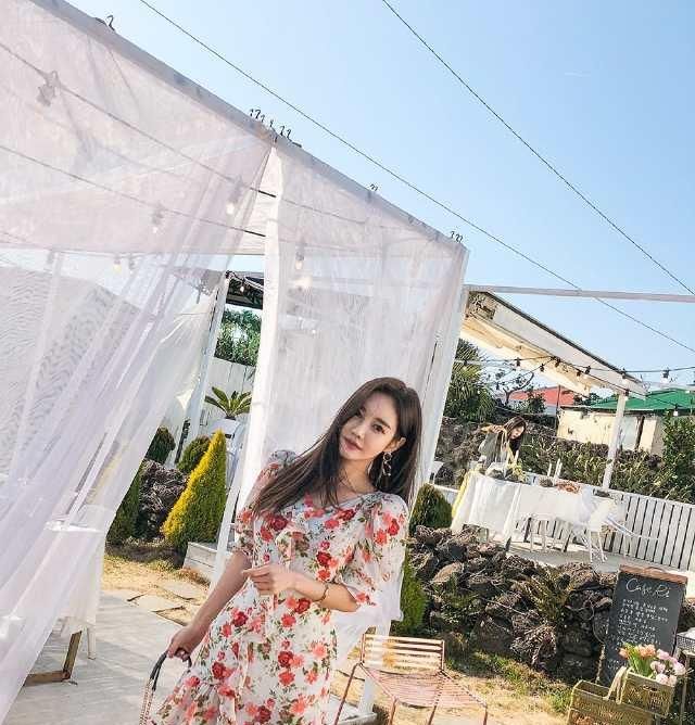 普罗旺斯■女神孙允珠：梦絮野芳普罗旺斯情调碎花裙