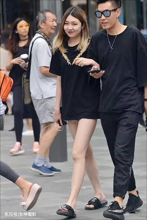 时尚街拍:抓住夏天的尾巴,小姐姐尽情展示好身材!