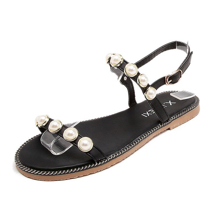 拖鞋虽然方便，但不够正式，选一款时尚简约的凉鞋吧