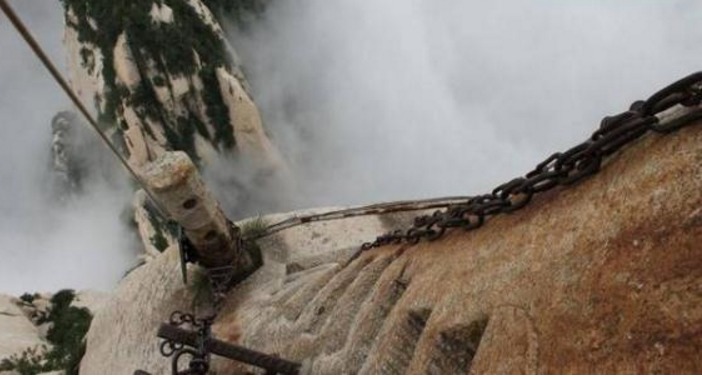 世界上最“腿软”的景区，恐高症的游客望而兴叹