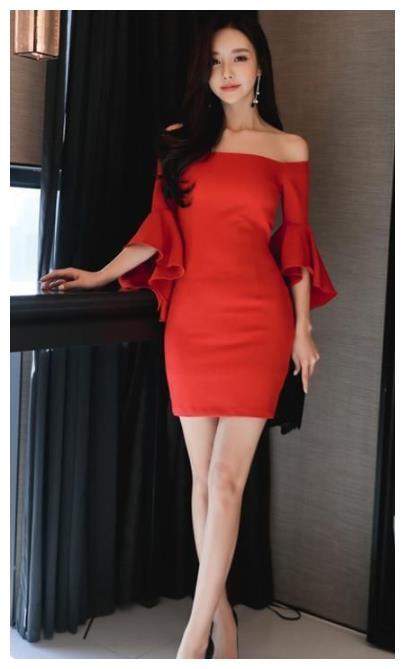 室内穿搭：漂亮有气质的紧身裙美女，穿出自己的个性风采！