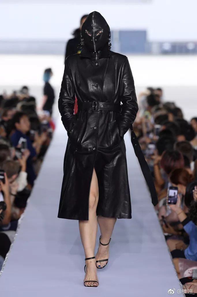 俄罗斯的时装可比足球好看多了，比如维特萌