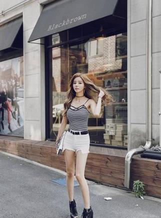 街拍美女: 小姐姐太撩人, 真想和她去约会！