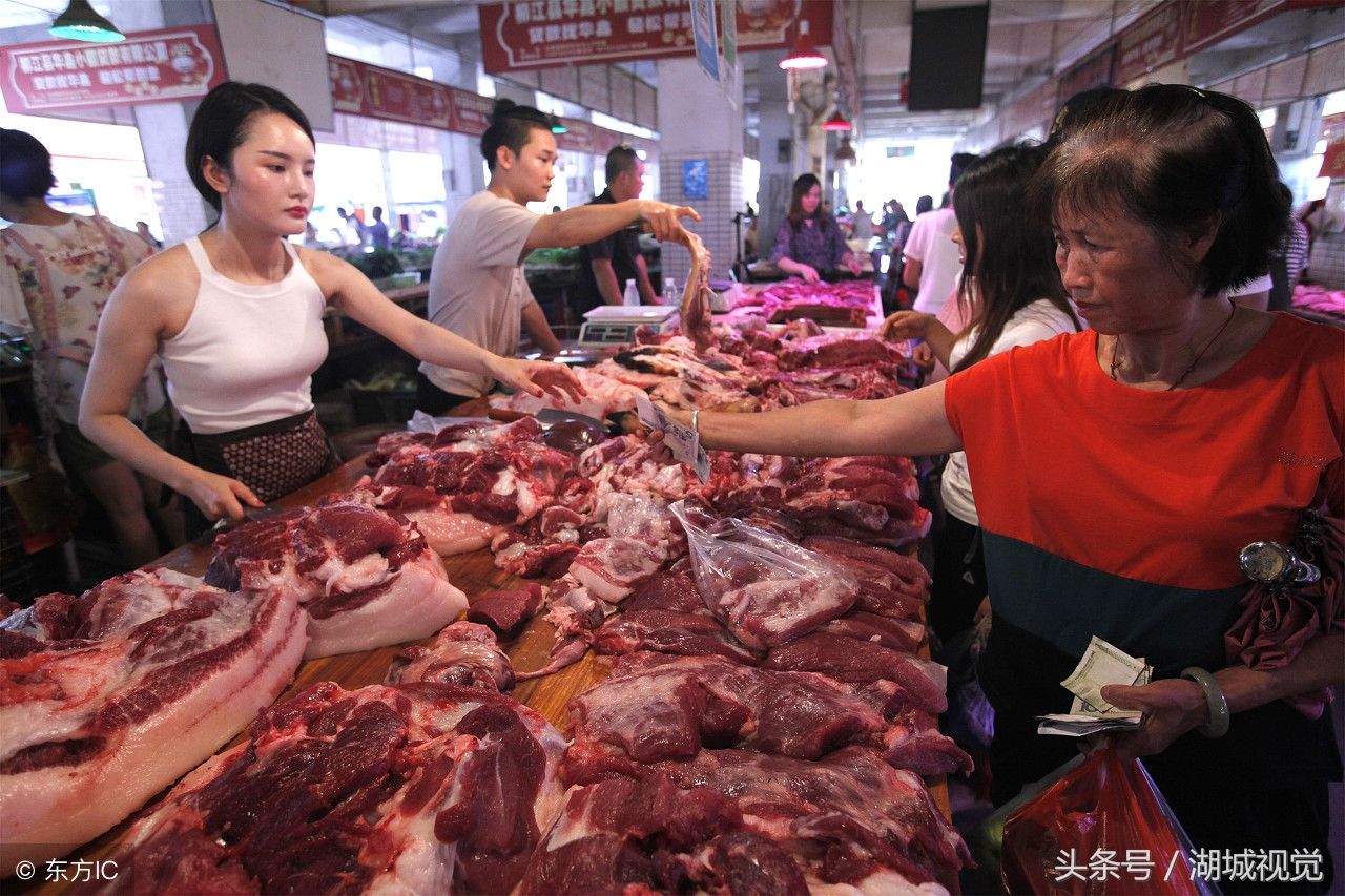 “猪肉西施”网络走红 气质身材堪比模特 手上磨出老茧常有刀伤