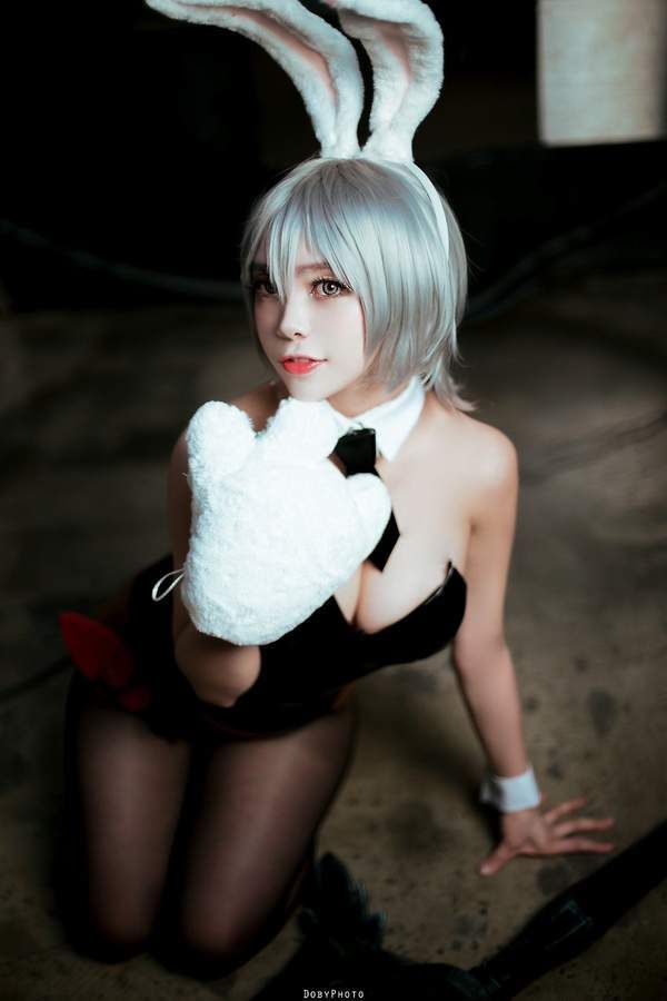 韩国辣妹Cos《LOL》兔女郎瑞雯 黑丝美腿让人欲罢不能