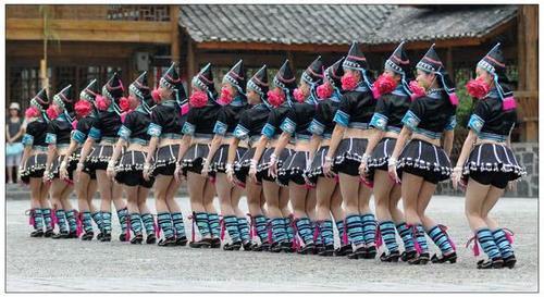 中国这个县被央视评为“全国十大最好玩的地方”,短裙苗族是特色