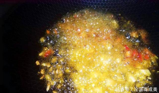 和大家分:江西泡菜这样做才地道,酸爽入味,开胃下饭,我家每年都吃两大坛!