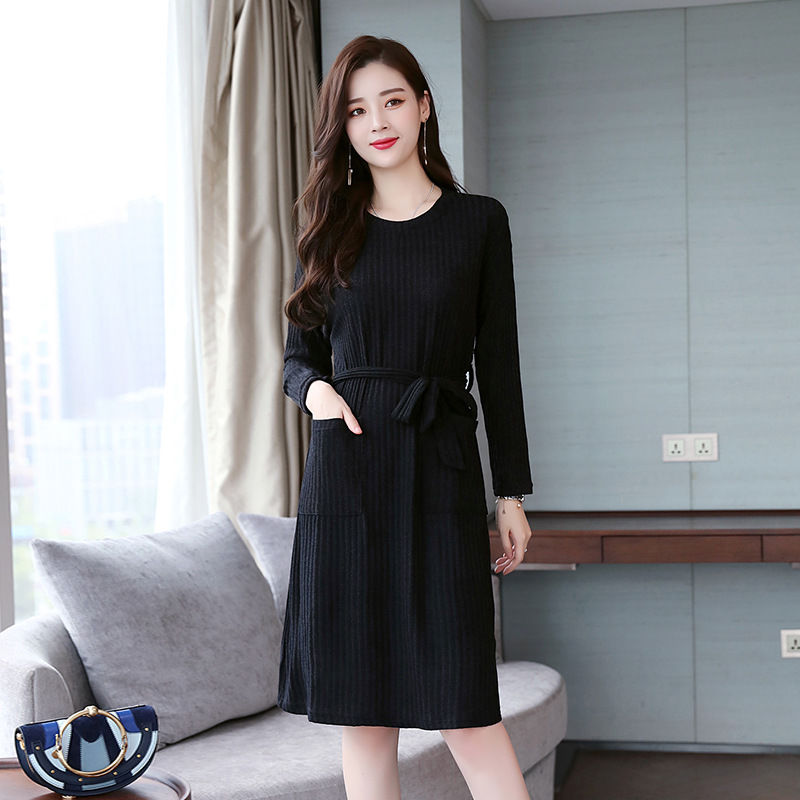 40多岁的女人丢掉妈妈装!现在流行这几款秋裙，美的一愣一愣的