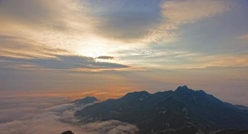 河南旅游攻略：河南这处人间仙境和湖北武当山齐名，周末的好去处