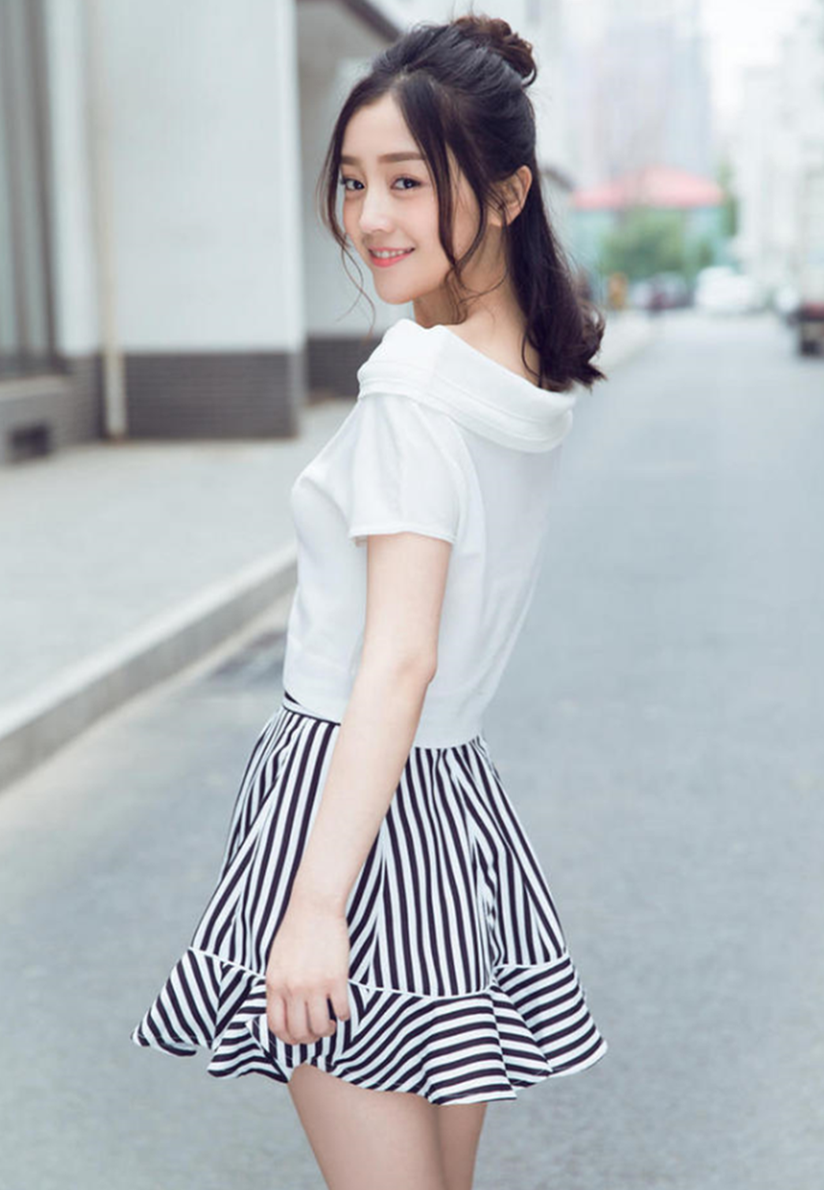 路人街拍，身材超好的小姐姐给你演示，穿搭的正确打开方式