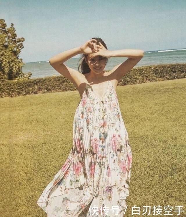  『花朵』2020开春 流行穿“开满花”的裙子，谁穿谁美！