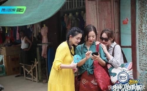 穿搭■44岁大S素颜吓人?网友:这个大妈是谁?针织衫+百褶裙超时髦!