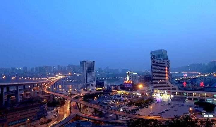 中国“四大火炉”城市之一，凌晨3点还是37度，肉在地上都能烤熟