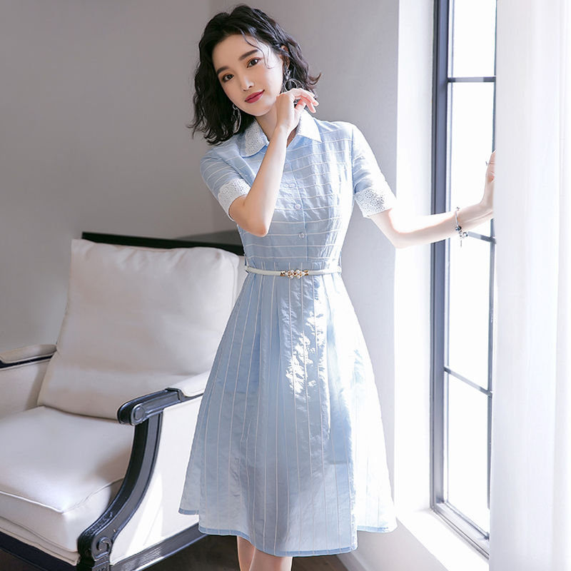 天哪!现在的姑娘太敢穿，衬衣下面不穿裤子，双腿修长身材特曼妙