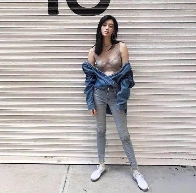 奚梦瑶真大胆，天气热脱得只剩内衣，网友：怪不得何猷君穷追不舍