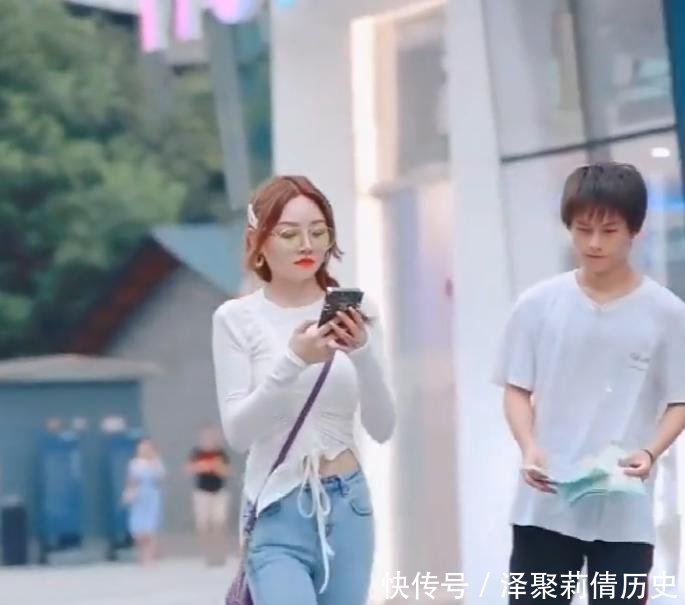  #美女#美女这么紧的牛仔裤，你不会出汗吗