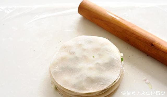  放凉@葱油饼新吃法，不用揉面，不用烫面，外酥里嫩，放凉了也不会硬