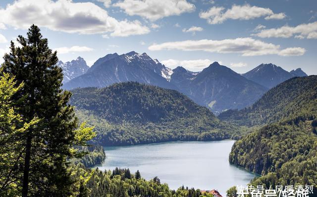 德国这座城堡,童话色彩十足,背后真相却是国王搭上的一条命