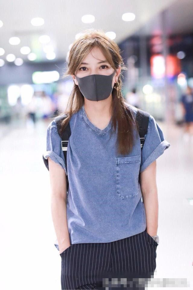 赵薇真瘦回两位数了，连哈伦裤都能穿出“纸片人”效果，美哭！