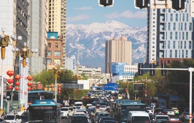  【土城】乌鲁木齐：世界上距离海洋最远的城市，从小土城到中亚最繁华城市