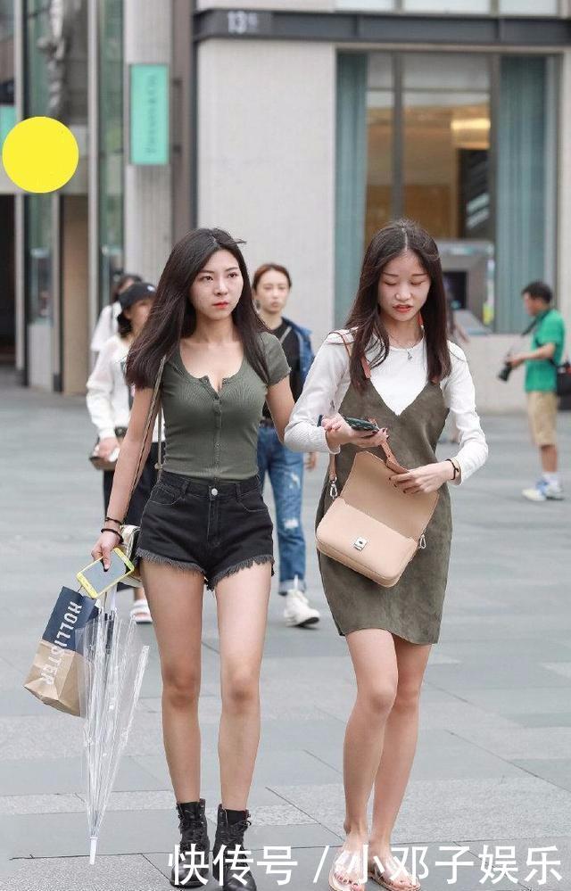 「短袖」短袖搭配短裤的简约风格,显得特别的时尚和清凉