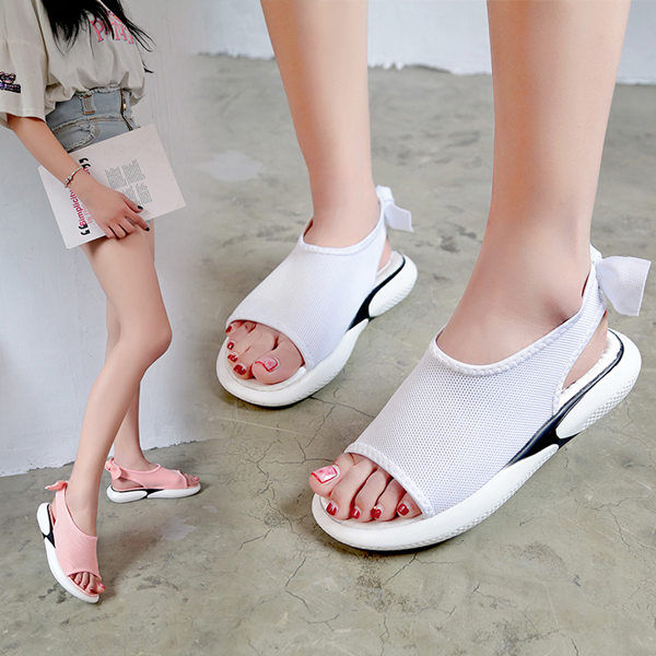 妈妈辈不要再穿高跟鞋了，今夏流行穿这几双，彰显名媛风范又舒适