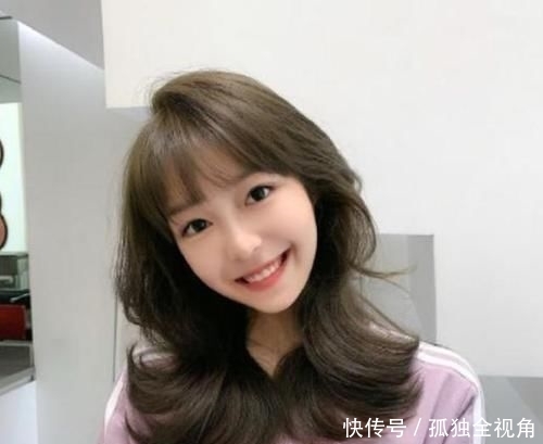  『正脸』王思聪新女友正脸照清纯甜美，经历风波后，连女友也换了新风格