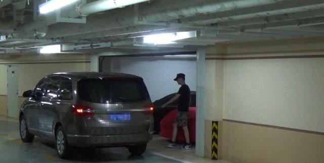 工作室辟谣赵丽颖怀孕 不过她和冯绍峰这照片太可疑