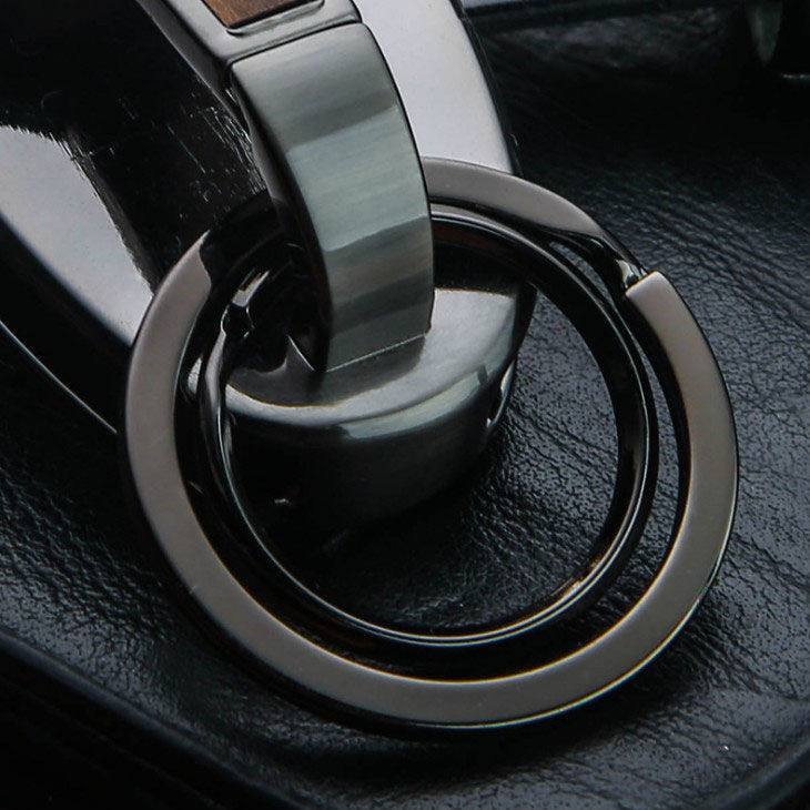 钥匙揣裤兜里?真难看!如今流行这样挂，时尚显眼又耐用