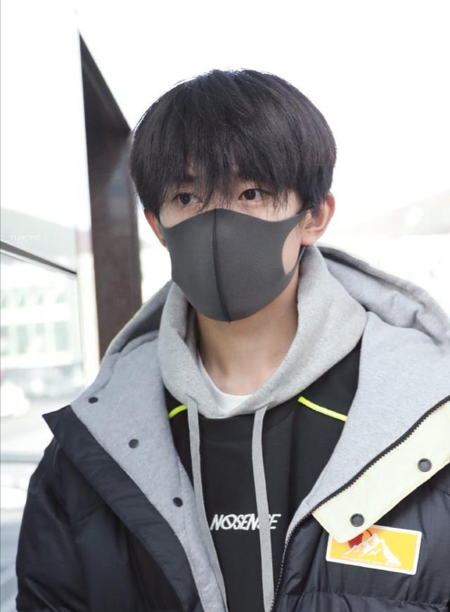 易烊千玺李兰迪胡先煦合照