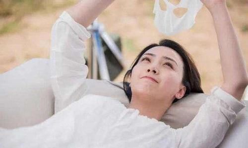  好习惯■女生想要养出“干净脸”，建议睡前做这4件事，皮肤白皙更水嫩！