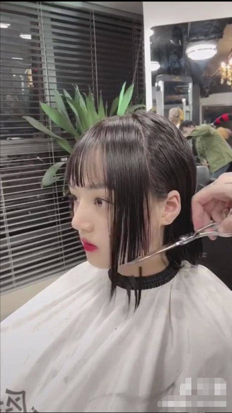 造型师三剪刀后，大脸妹秒变女神，网友：是心动的感觉！