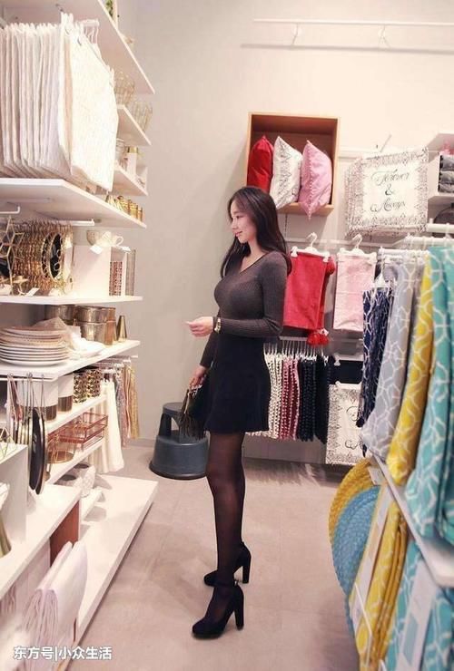 街拍：知性小姐姐一眼尽览, 吸引异性的势能一定很高!