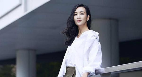  试试■穿腻了通勤风,不如试试简约百搭的“黑白极简风”,活该你好看
