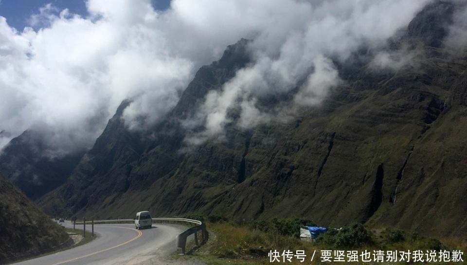 南美死亡之路吸引游客：骑行成热门项目，每年超200人葬身此路