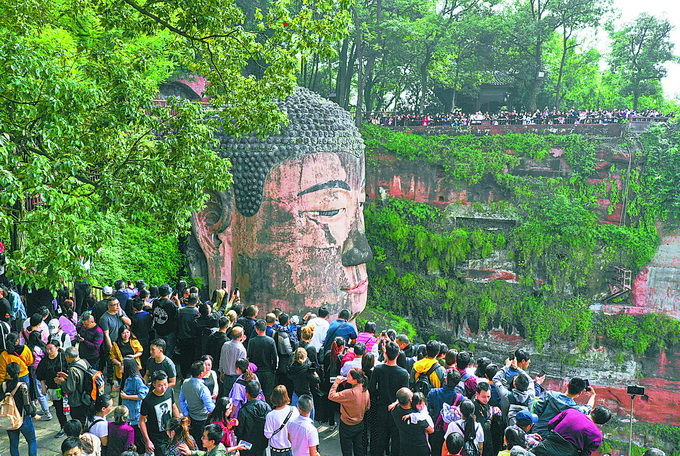 乐山大佛今起“体检”:九曲栈道将关闭 游客可通过视频寄语未来