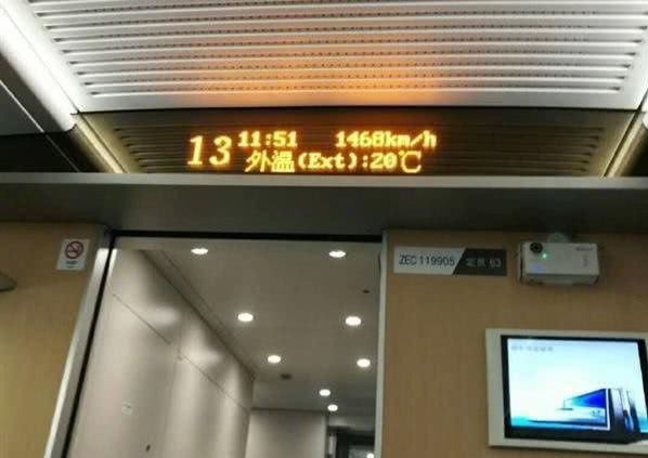 为啥高铁上要显示“车速”？答案说出，乘客：车票钱没白花！