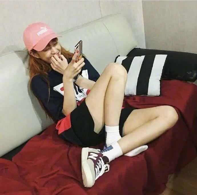  [必不可少]今夏流行这样穿“T恤+短裤”，显高显瘦， 美到犯规！！