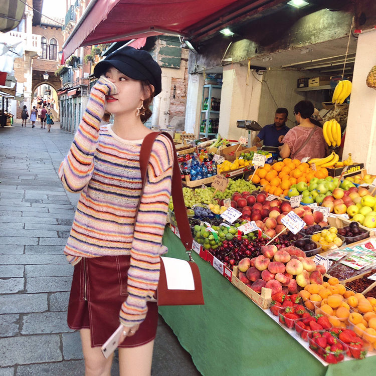 国庆别穿裙子了，毛衣+小脚裤才是最佳选择，时髦减龄美极了