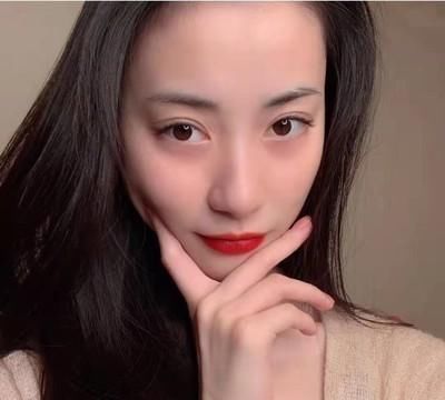  让我们■早上洗头和晚上洗头，哪个更能养头皮？我们要多久洗一次头才好？