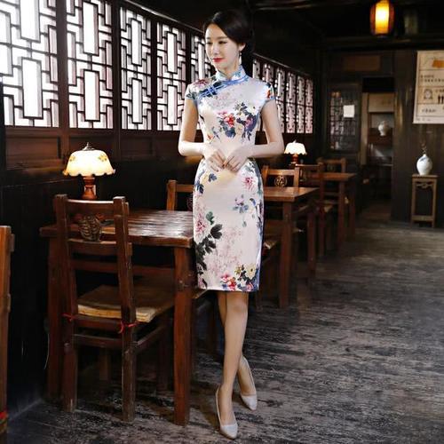 无旗袍不女人,黄金裁剪,展现清丽脱俗,优雅气质,尽显女人味